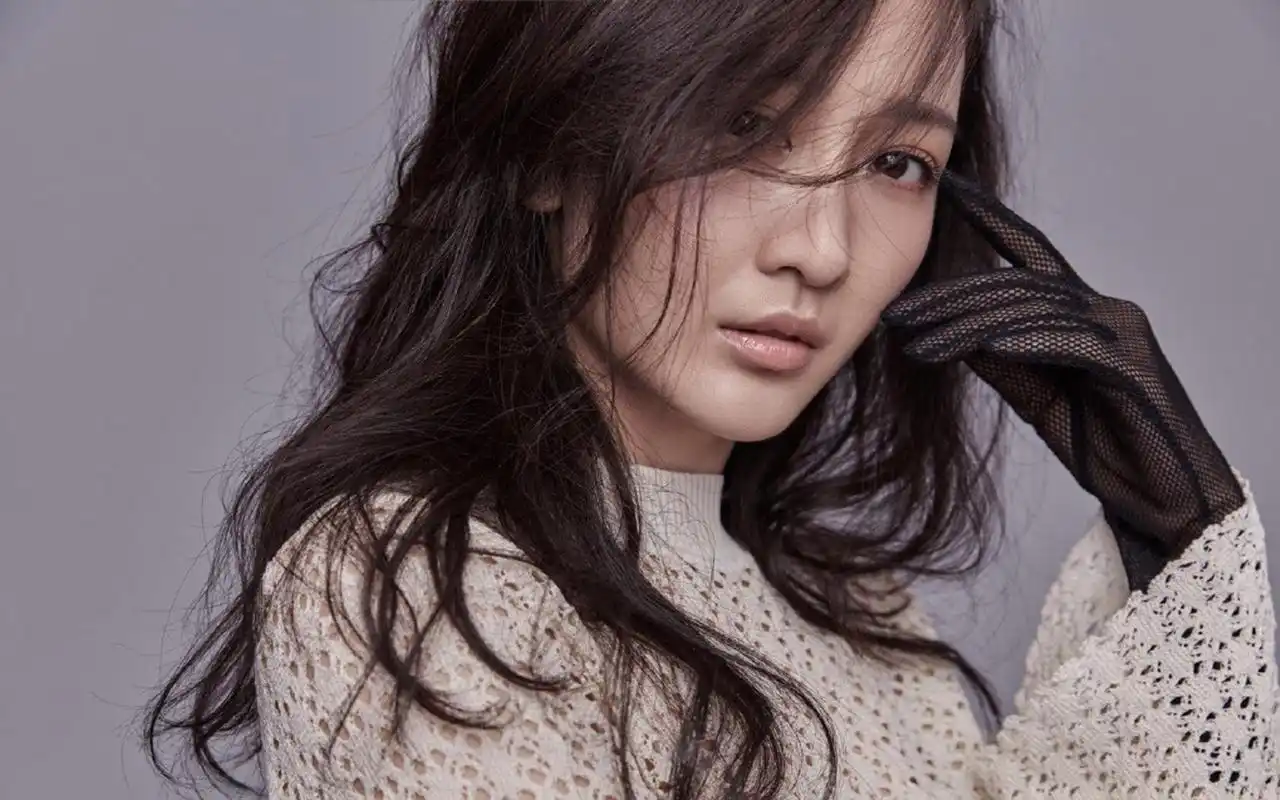 王鸥性感妩媚时尚写真图片桌面壁纸