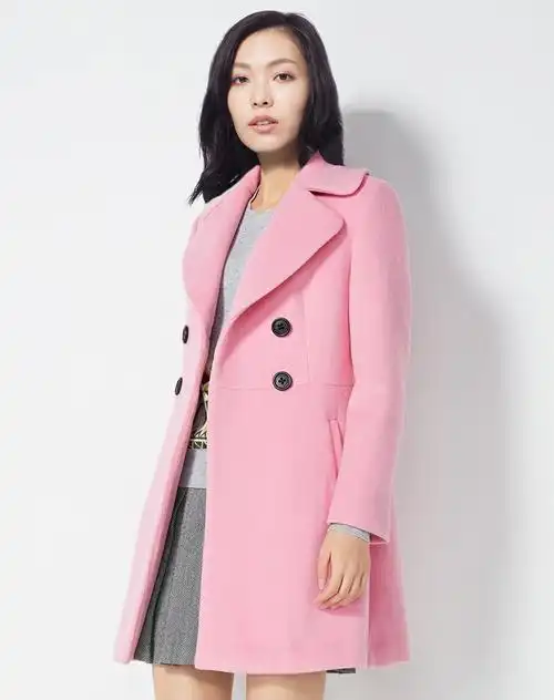 冰粉色修身大衣
