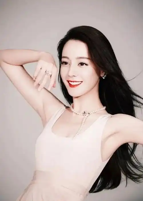 迪丽热巴壁纸笑起来眉眼都是弯弯的女孩子治愈一切的不开心