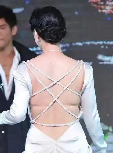 范冰冰最想删掉的一组照片,五花大绑显背肉厚肥