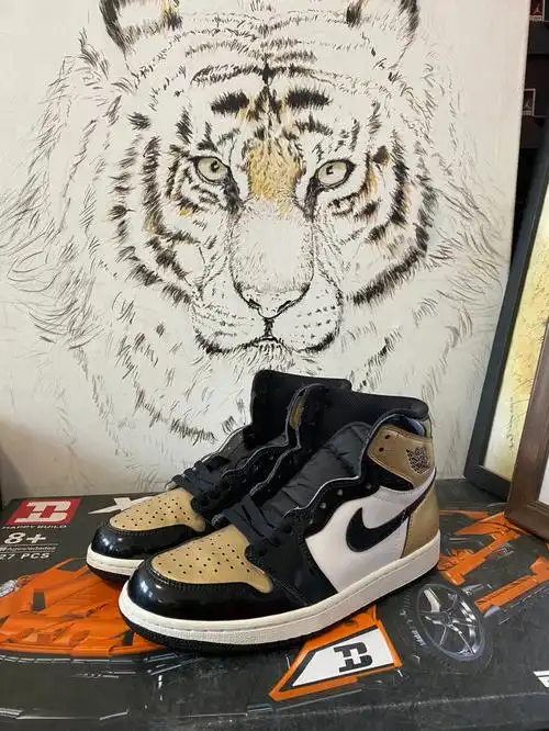 aj1黑金脚趾42码原盒在全新3500多我这个穿几次1599好价拿去玩