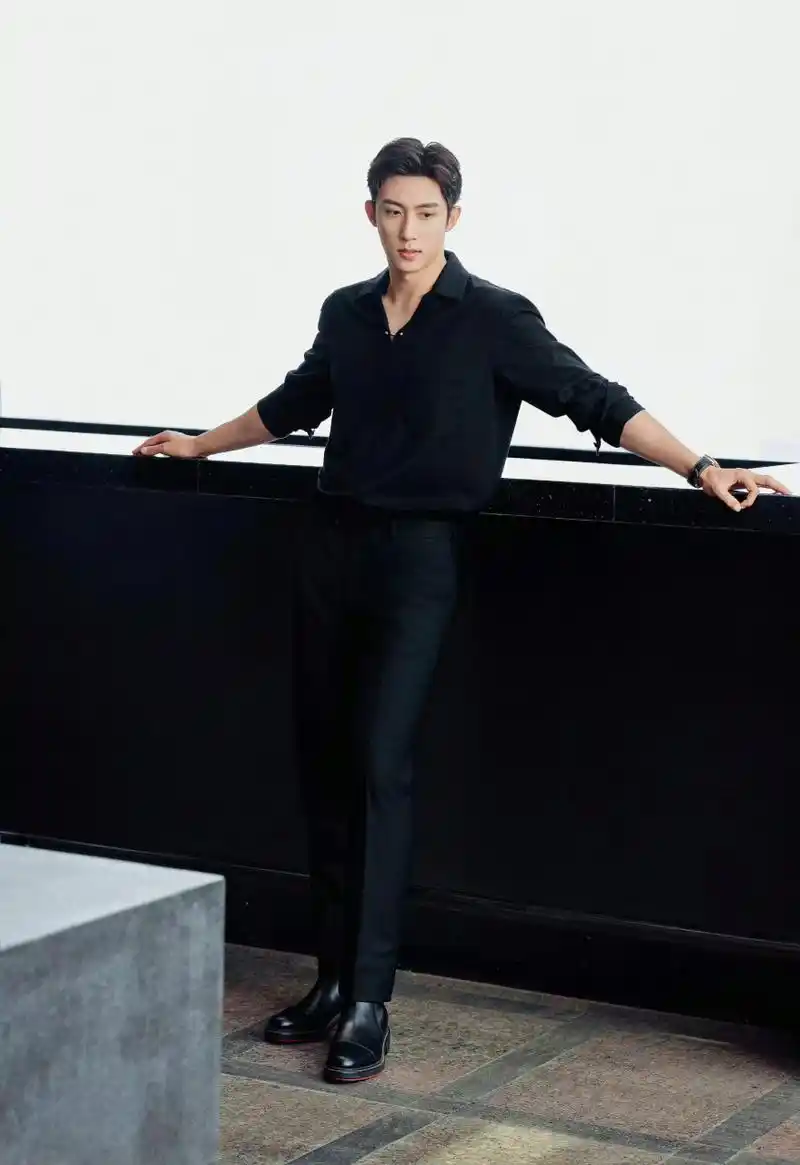 黄景瑜身材也太好了吧.[色]