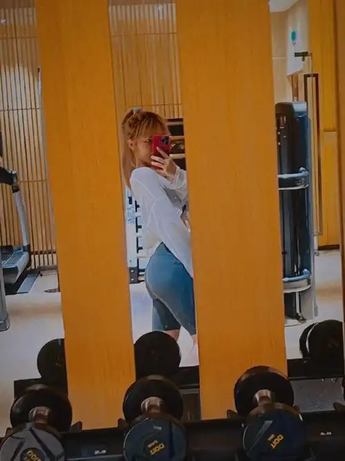 赖美云为了生日会健身#赖美云身材竟然这么好,小七这健身效果很明显