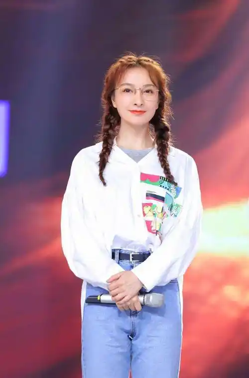 吴昕跳开场舞蹈,全程表情管理在线,蓬蓬裙之下的搭配成亮点_风格_时尚