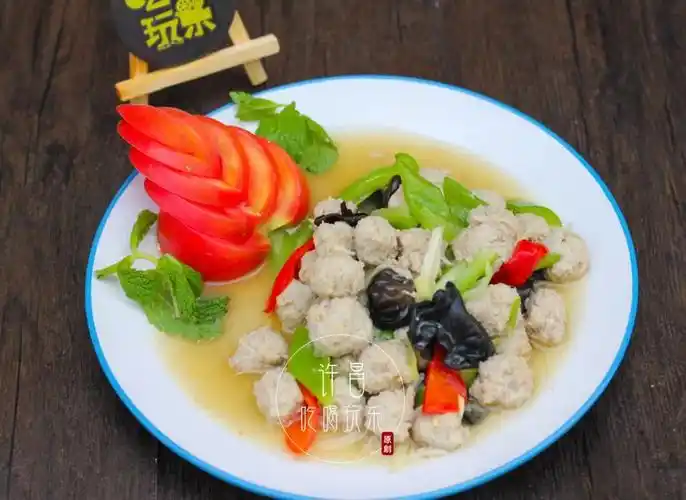 特别有口感入口能感受到肉的颗粒清炒的方式保留了白丸子的鲜,吃起来