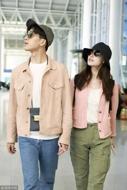 倪妮井柏然机场变行走的"优衣库" 周冬雨背个塑料袋就出门