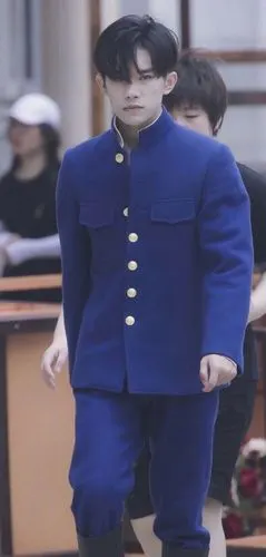 易烊千玺军装怕是来索我命的ヾ(*▽) 太帅了吧 !