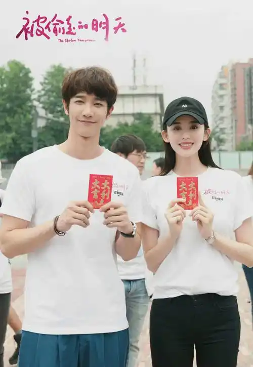 古力娜扎新电影开机与刘以豪二搭现场生图曝光腿细颜值高