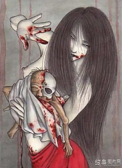 虽然整个图案看上去非常恐怖,但是这个纹身设计却是非常巧妙,将女鬼的