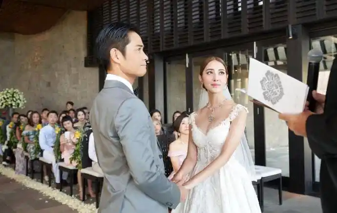 佘诗曼老公叫什么名字来着(详细资料情史曝光不婚原因) - 歌词译