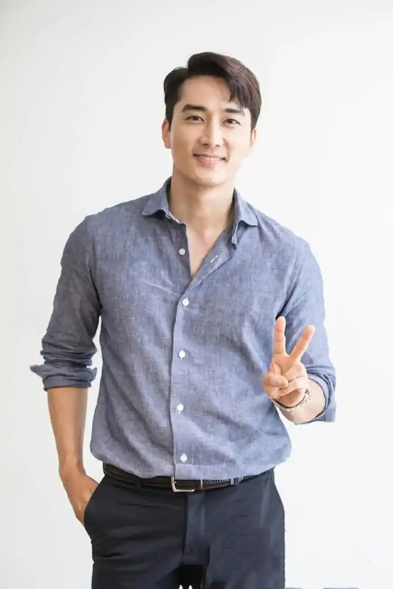 韩国男星宋承宪47岁身高179,他和李秉宪,苏志燮是好友,和