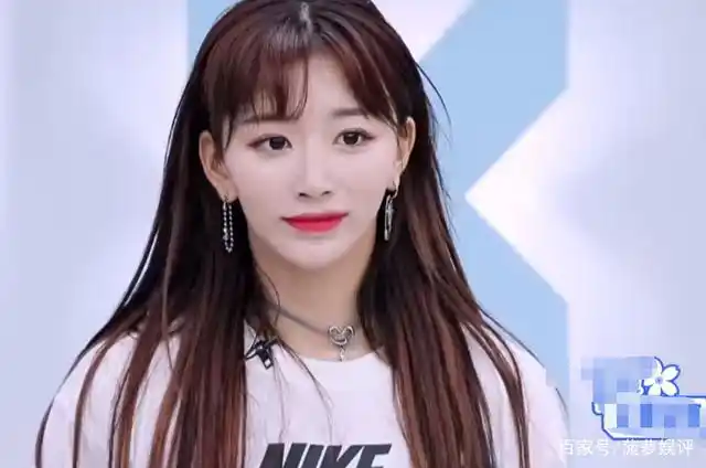 孔雪儿放弃散发齐刘海,将头发扎成"光明顶",瞬间认不出了!