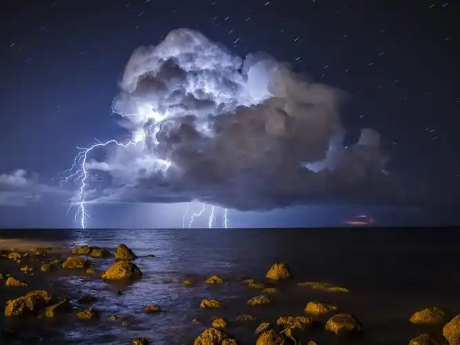 风暴,闪电,海,石头 桌布 | 1024x768 桌布下载 | hk.best-wallpaper.n