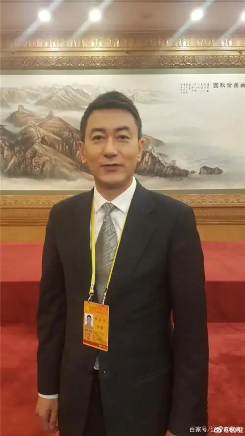 央视主持人鲁健一双儿女近照曝光,妻子也是主持人