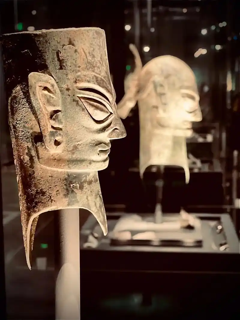 三星堆青铜人头像