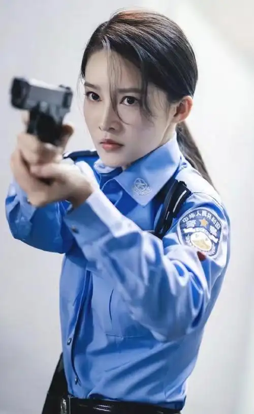 从中国机长到爱上特种兵我又被李沁穿制服的样子杀到了