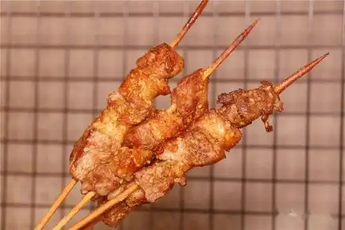 猪颈肉串一大把的猪颈肉串串拥有让你吃一串就停不下来的魔力超级销魂