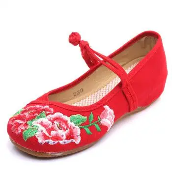 2018春季新款老北京绣花布鞋民族风搭扣烫钻牡丹花广场舞舒适单鞋