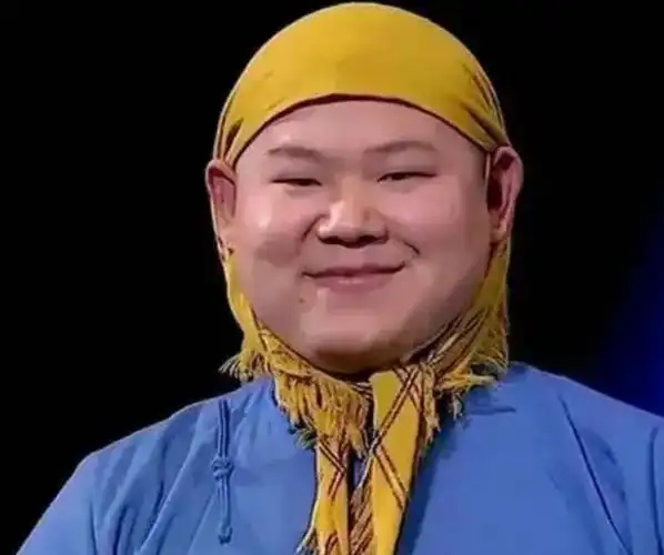 2021年,岳云鹏年入6000万,发小打电话跟他借50000块钱,说母亲住院了.