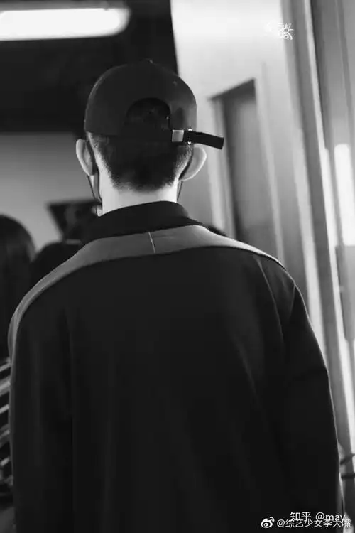 有没有易烊千玺背影图