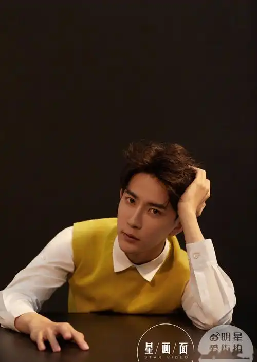 于朦胧古装仙气飘飘,现代装十足帅气,于朦胧被这个小哥哥偷走了鹅的心