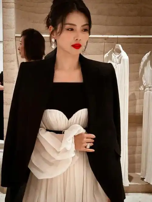 刘涛示范4套西装优雅大方秒杀全场,你一定要学