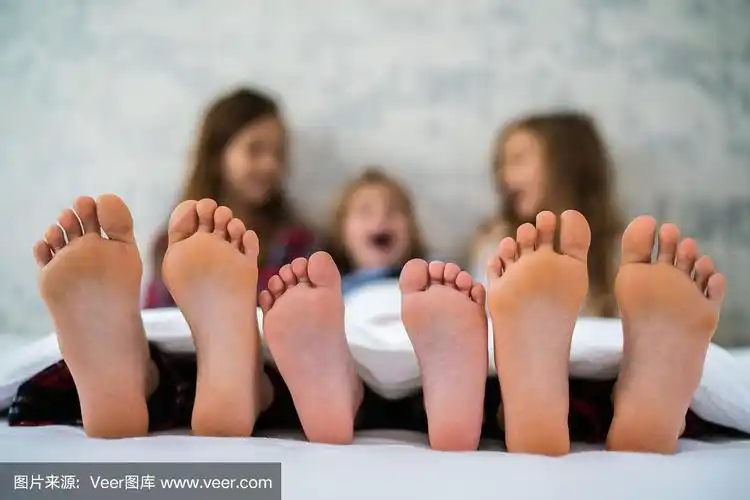 赤脚孩子的特写