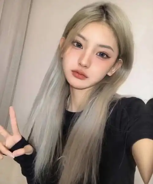 浅灰亚麻色头发图片女