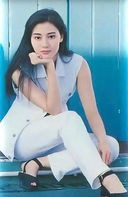 被称香港第一美女,年轻时关之琳有多美?徐克让她素颜出演13姨!