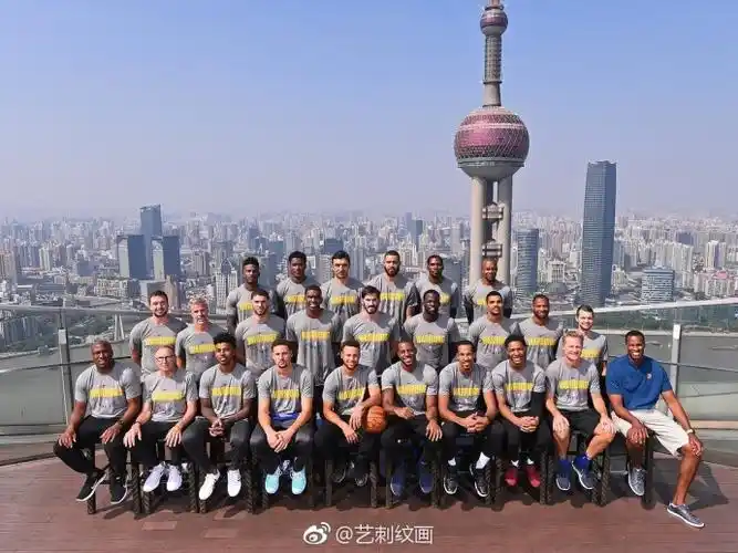 nba球队~金州勇士队上海之行全家福
