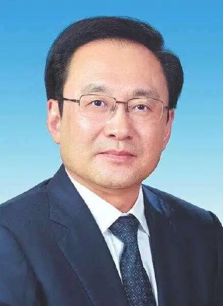 王宁任四川陆军预备役高炮师第一政委