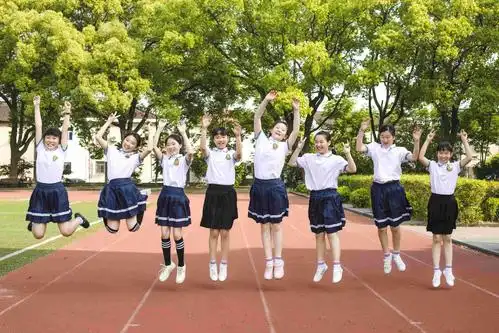 2019届朱家角小学五(4)班毕业照合影部分