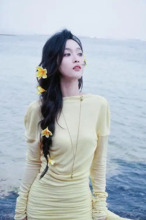 吴宣仪浪漫海岛大片