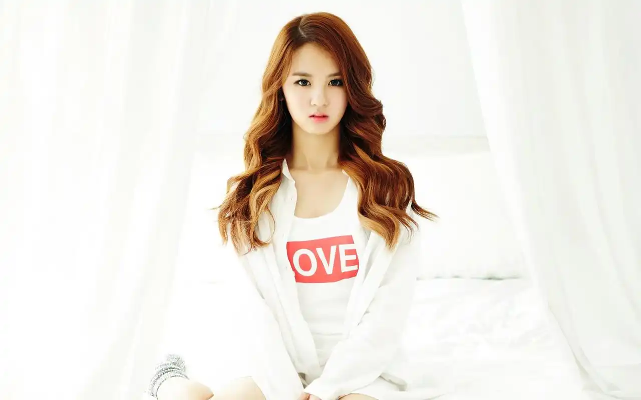 韩流明星林素恩高清桌面壁纸,林素恩是2013年出道的韩国solo女歌手