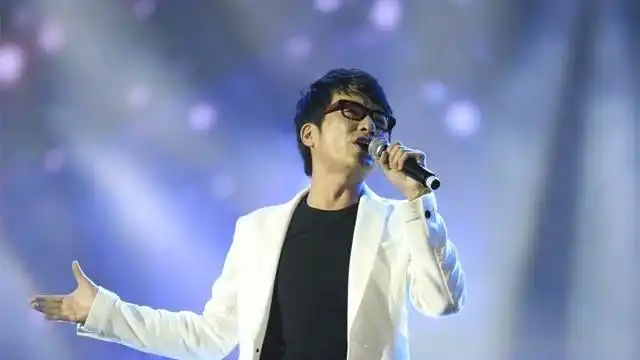 《中国好声音第二季-演唱会片花》歌唱祖国 朱克《至少还有你》