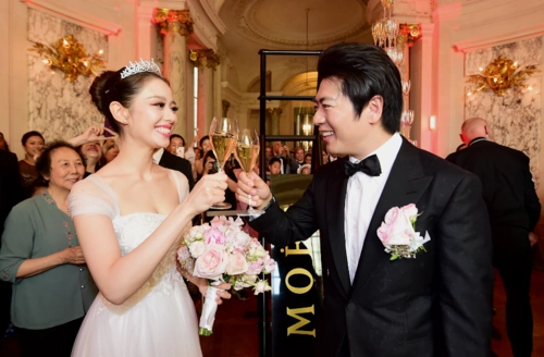 知名钢琴家郎朗与吉娜爱丽丝巴黎大婚酩悦轩尼诗独家全程见证幸福时刻