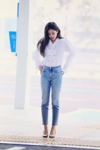 真实存在令人疯狂的比例!jennie最新机场照引热议