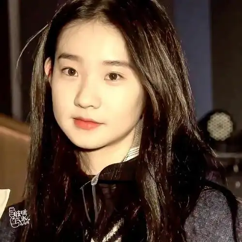 糖7张艺凡 观影活动怼脸生图