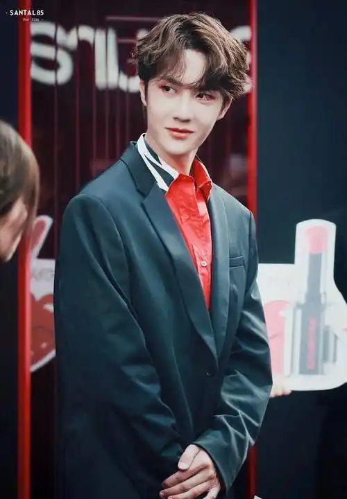 王一博的这些照片,连十年老粉都没见过!_少年_肖战_长相