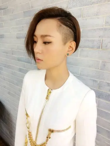 不戴眼镜的周笔畅哪个部位最美?