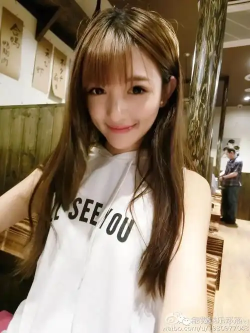 翁心颖shinyoung传媒校花灵气私房照