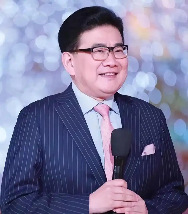 从"上海第一主持人"沦为全网笑柄,曹可凡终于走到这一步