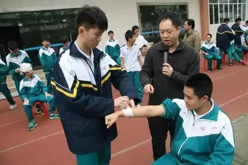 2016年广州市第四十一中学应急疏散及消防演练