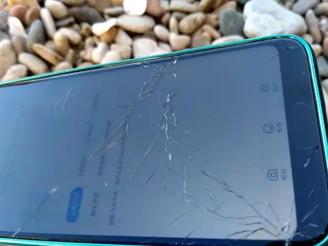 荣耀10触摸屏碎屏了,咋整?