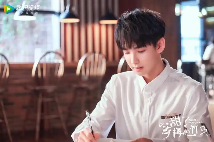 郑繁星《甜了青梅配竹马》甜蜜开播  首演校园剧备受期待