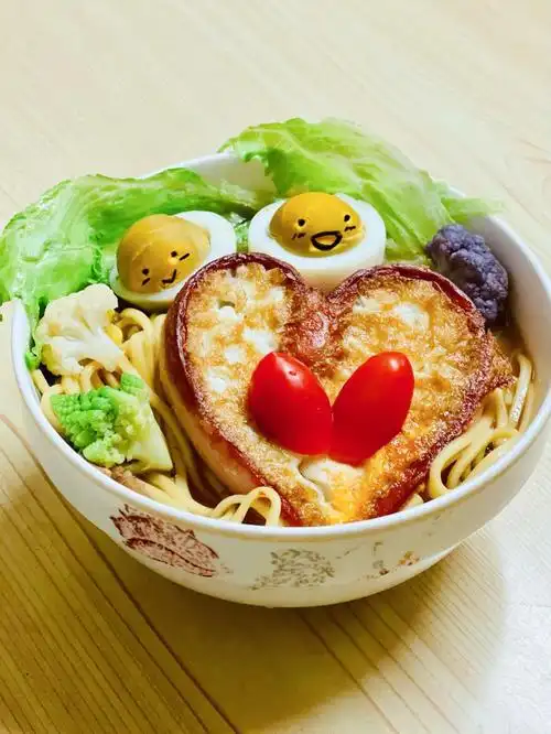 生日长寿面摆盘