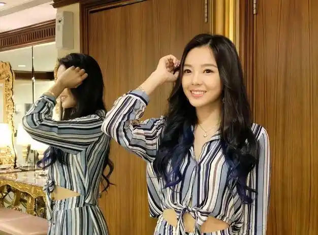 tvb女星余思霆大秀身材不穿衣服睡觉引热议无剧可拍或将离