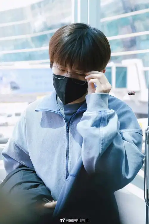 易烊千玺最近真的喜欢戴眼镜,这样的造型真的很帅呀……|易烊千玺