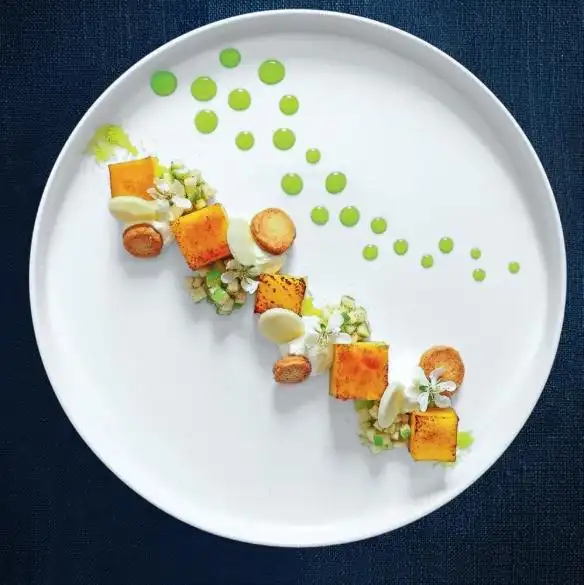 "摆盘"是一门学问,尤其是立志要拿到"星级"的厨师们,对于摆盘的重视