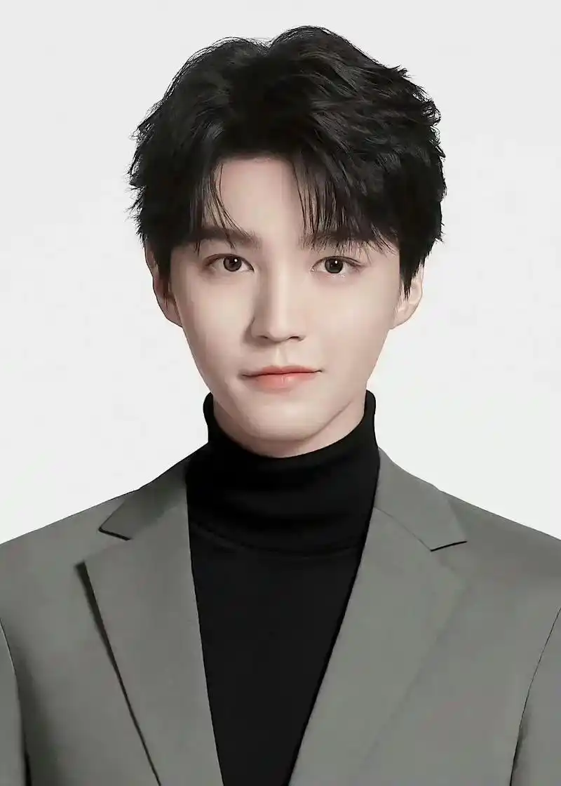 我该怎么形容050505 #王俊凯 #证件照片 #王俊凯让人 - 抖音